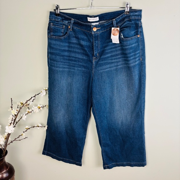 Lane Bryant Wide Leg Crop Jean NWT Size 18 - Picture 2 of 4